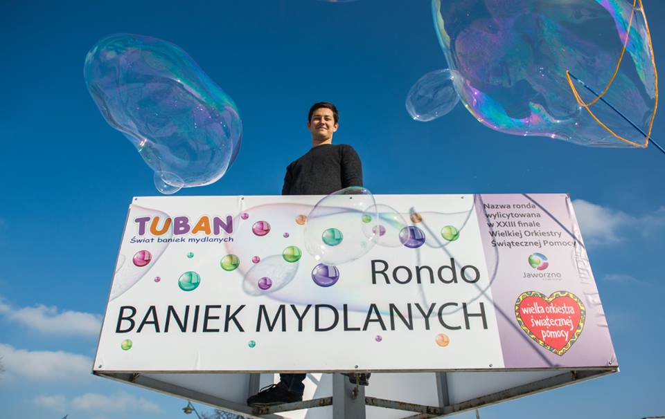 W 2015 jaworznickie rondo wylicytowała firma Tuban Bańki