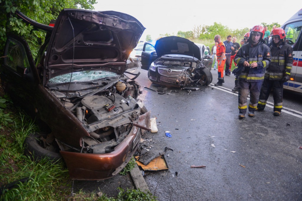 Groźny wypadek dwóch samochodów w Byczynie.