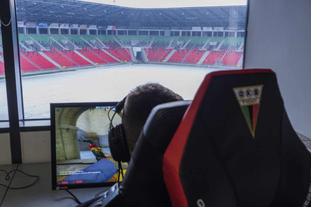 28 lutego. Tychy. GKS Tychy otworzył sekcję e-sportową. Będą grać m. in. w Fifę i Counter Strike'a.