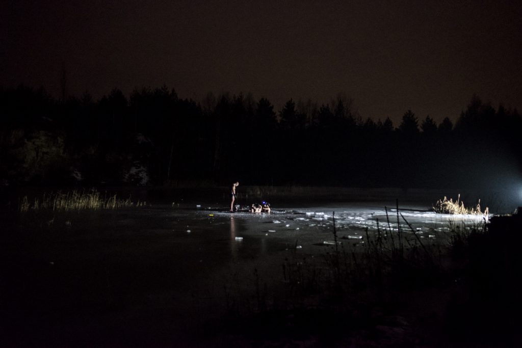 24 stycznia. Nocne morsowanie w zbiorniku Parku Gródek, czyli dawnych tzw. „Koparkach”.